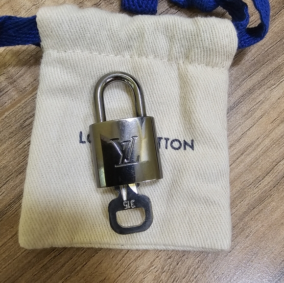 Authentic Louis Vuitton Gunmetal/silver tone lock & key #315 - Picture 5 of 13
